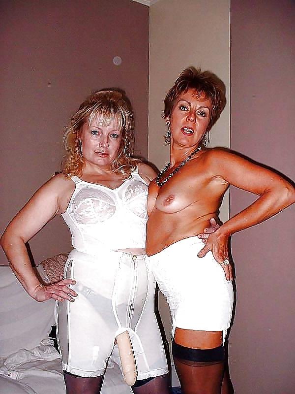 25P Mature Ladies and strapon!