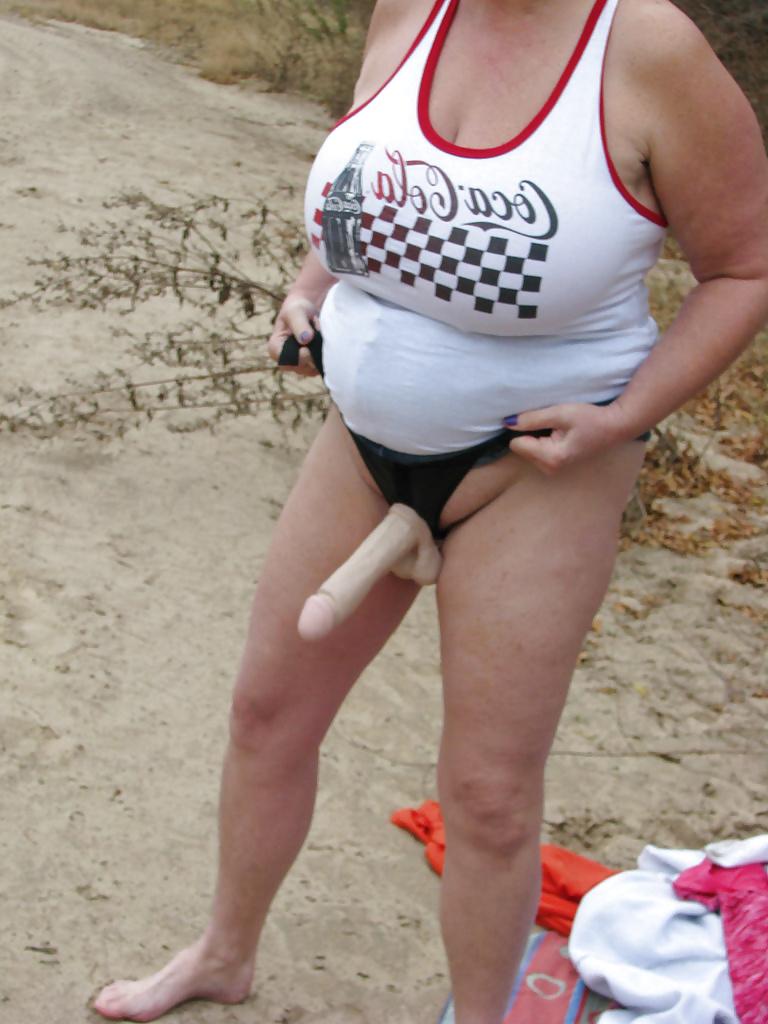 25P Mature Ladies and strapon!