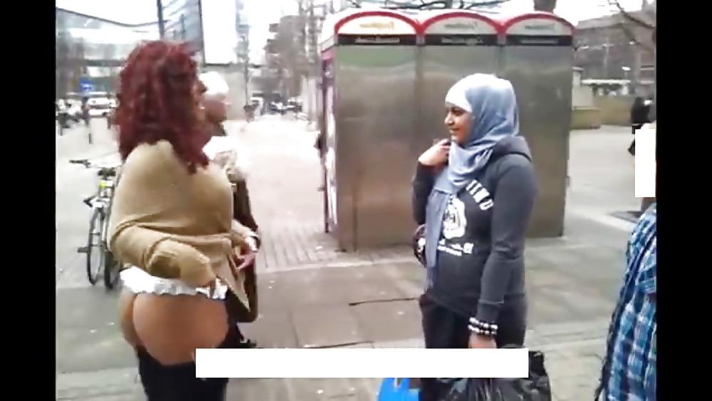 25P Arab mom likes big Latina booty