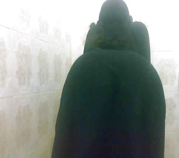 18P Thick big booty Muslim women