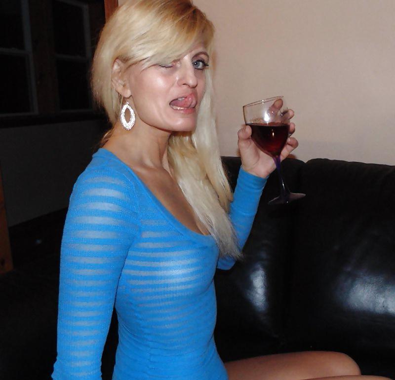 21P Slim mature blonde wife mom slut  blowjobs 