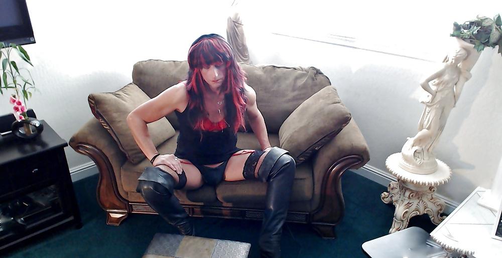 11P CROSSDRESSER'S LIVE CAM SHOW