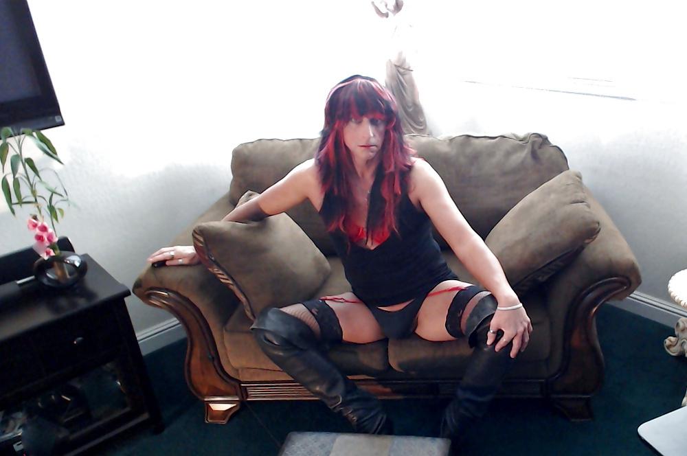 11P CROSSDRESSER'S LIVE CAM SHOW