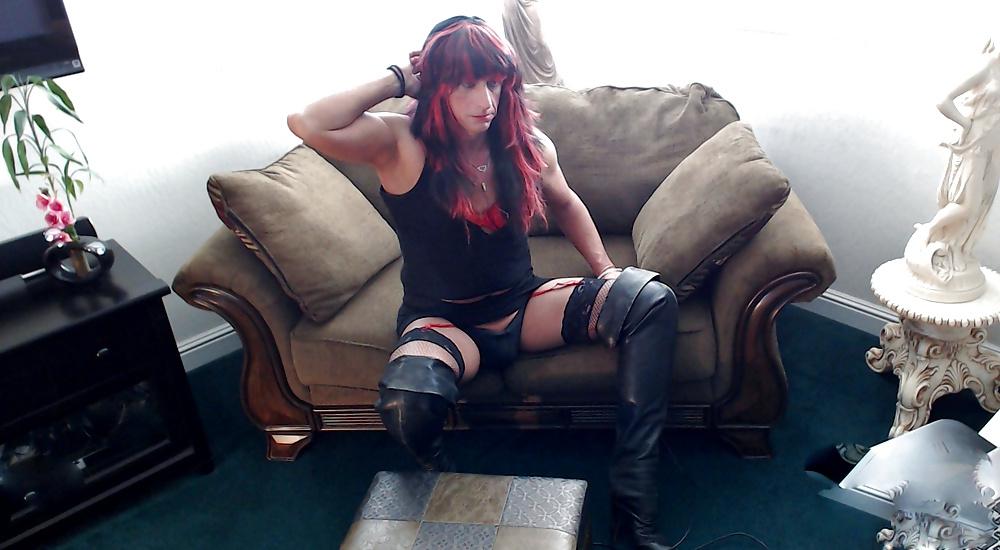 11P CROSSDRESSER'S LIVE CAM SHOW
