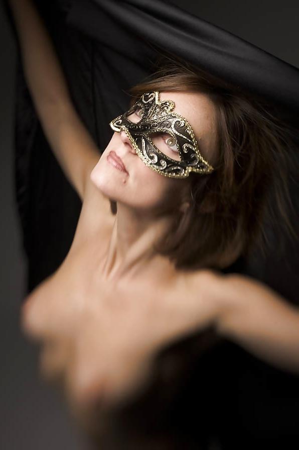 25P GALLERY No. 262 - WOMEN IN MASKS ARE EROTIC