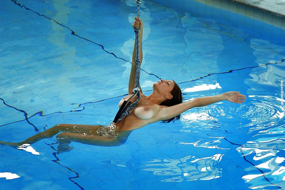 18P Big latina boobs in pool