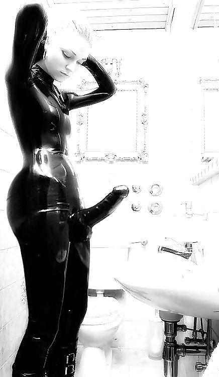 25P Strap it on (Strap-on-Fetisch)