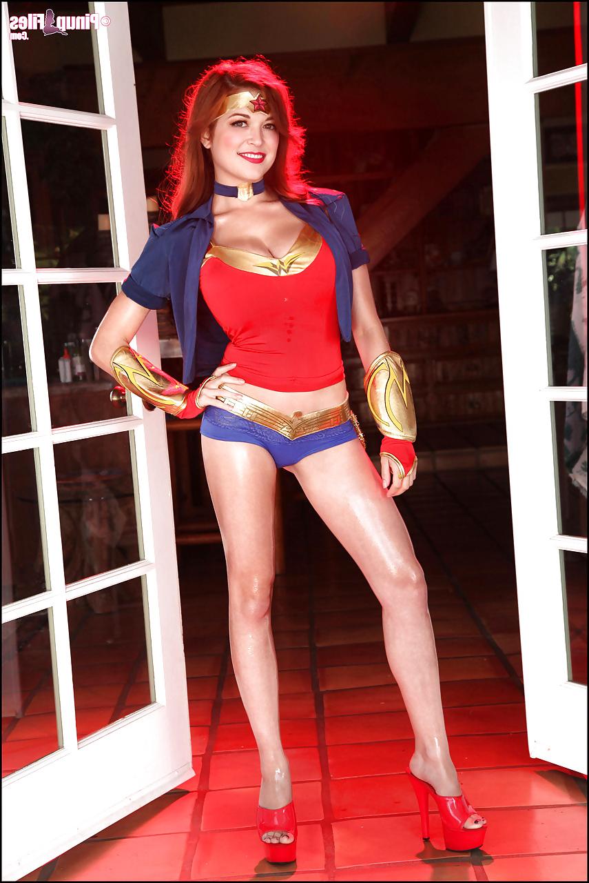15P Tessa Flowers Big boobs wonder woman! 