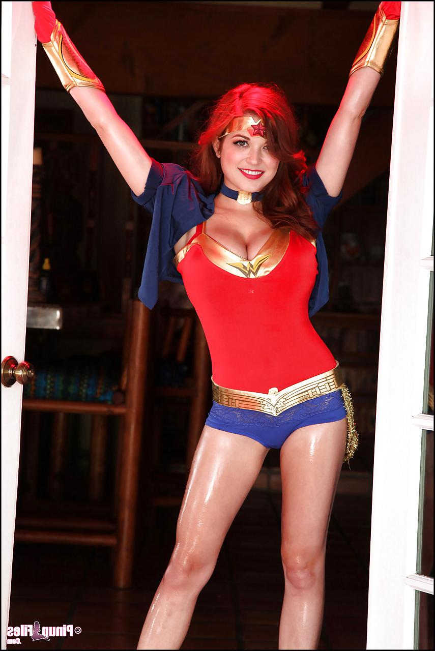 15P Tessa Flowers Big boobs wonder woman! 