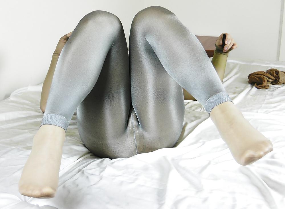 9P My new pantyhose and toys anal