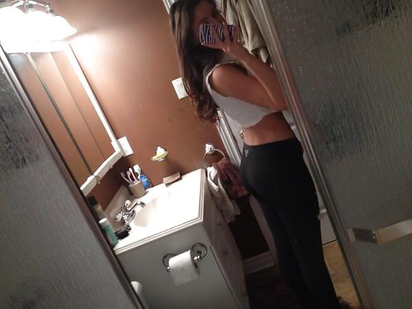 25P Selfies with some booty :)