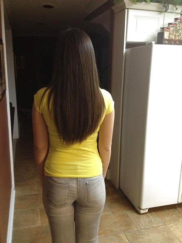 25P Selfies with some booty :)