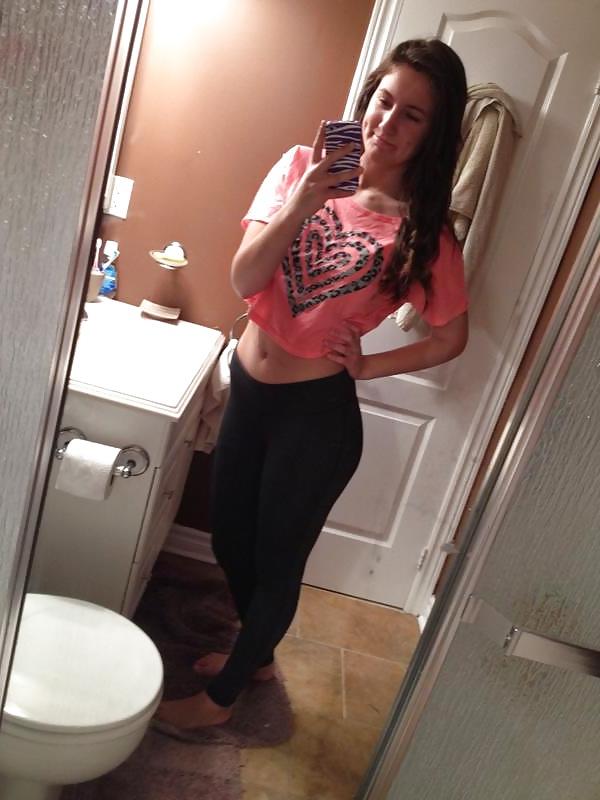 25P Selfies with some booty :)