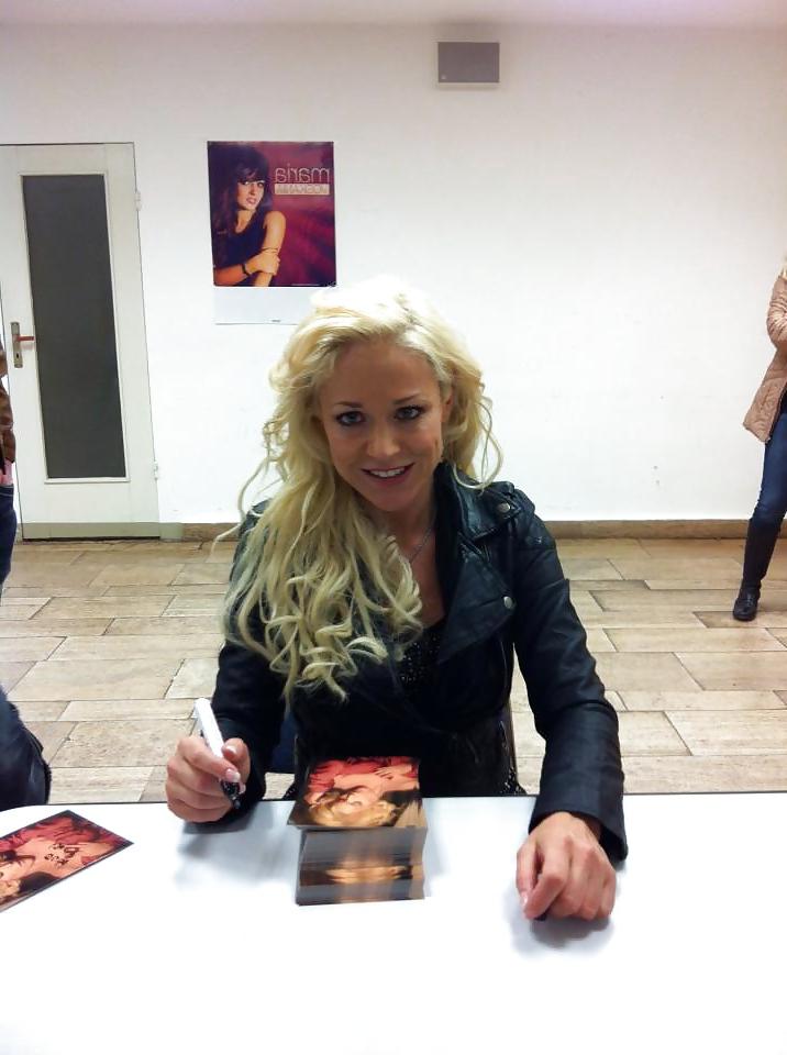 20P Michelle II - German Singer - Celeb - zum Vollwichsen