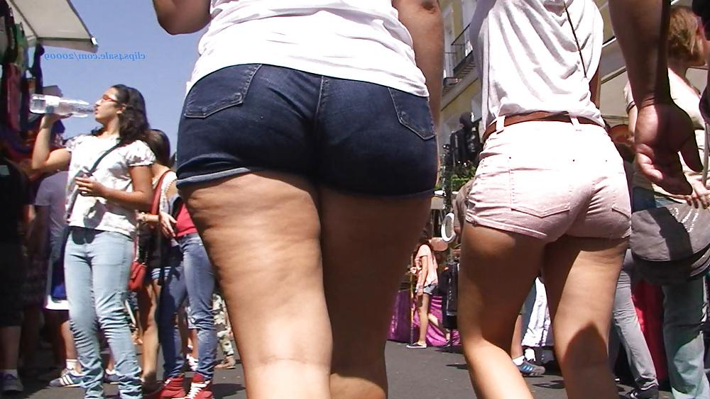 14P Hot  big booty teens in shorts