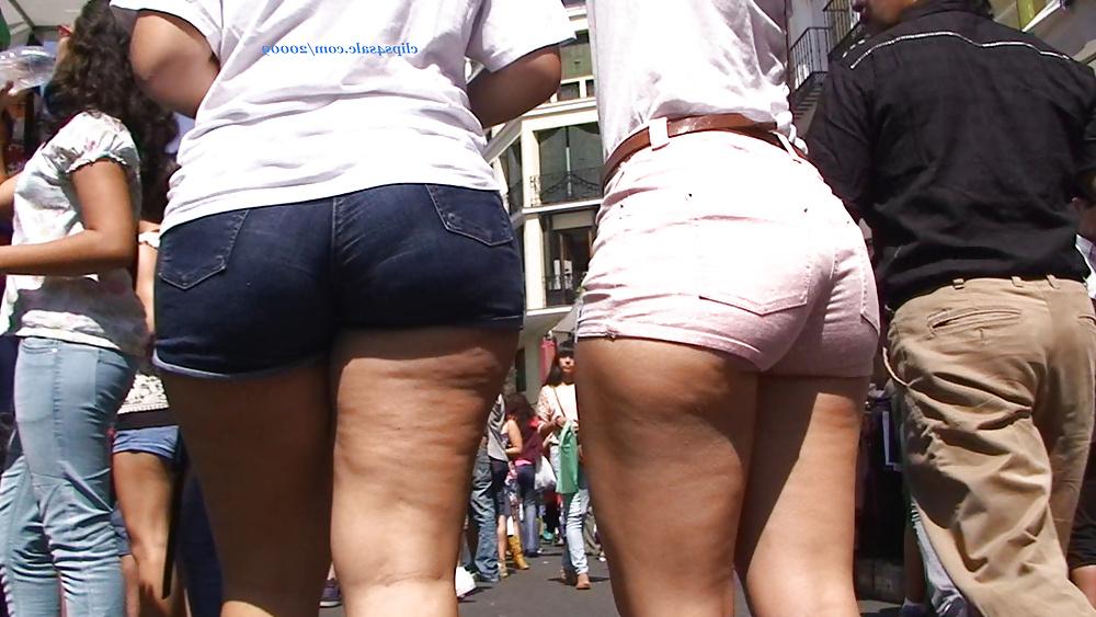 14P Hot  big booty teens in shorts