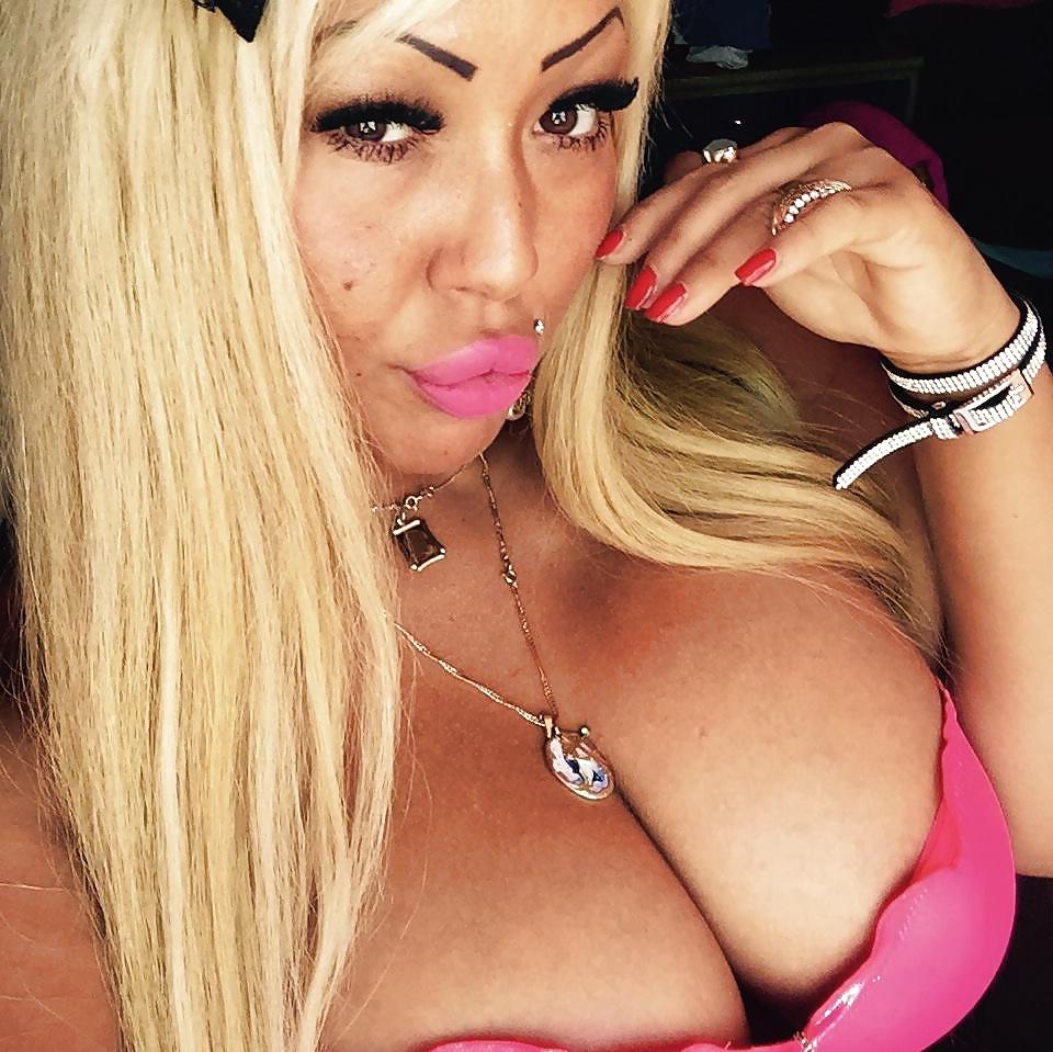 25P Big Boobs Sandra 