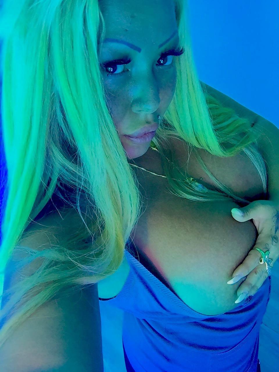 25P Big Boobs Sandra 