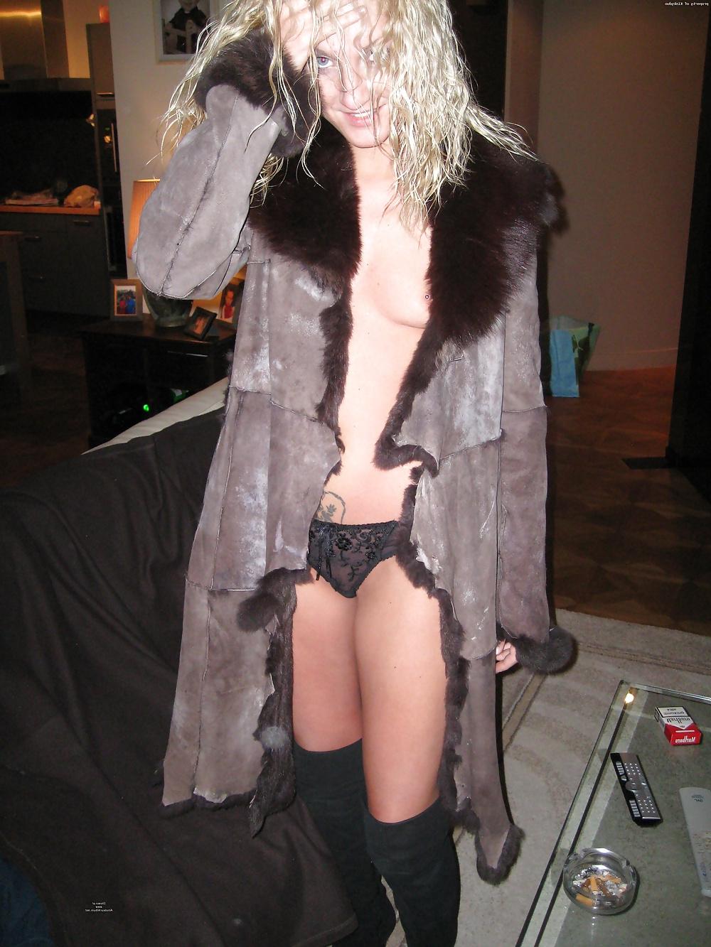 25P More Amazing Hot Blonde Swinger