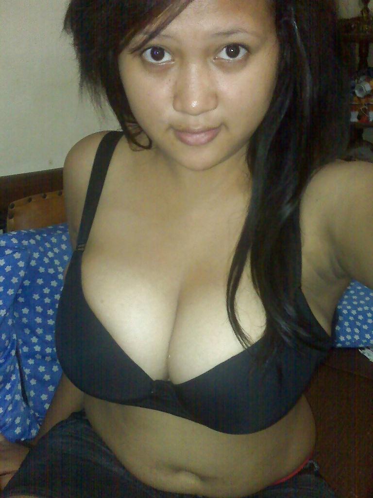 12P New indo big boobs(whatsapp friends)