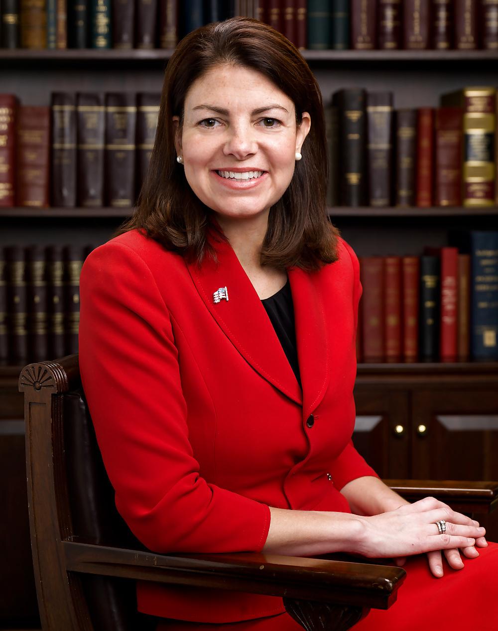 25P Love jerking off to conservative Kelly Ayotte