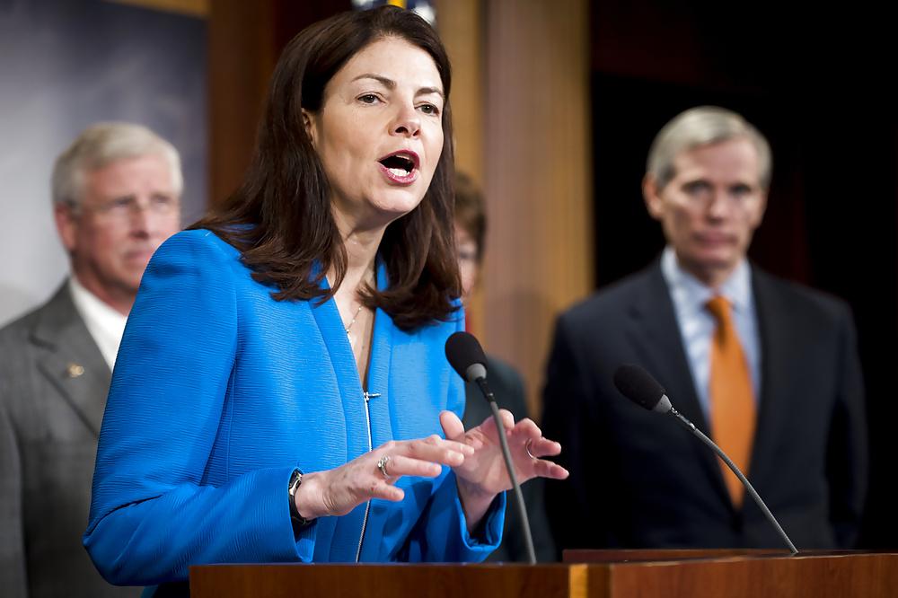 25P Love jerking off to conservative Kelly Ayotte