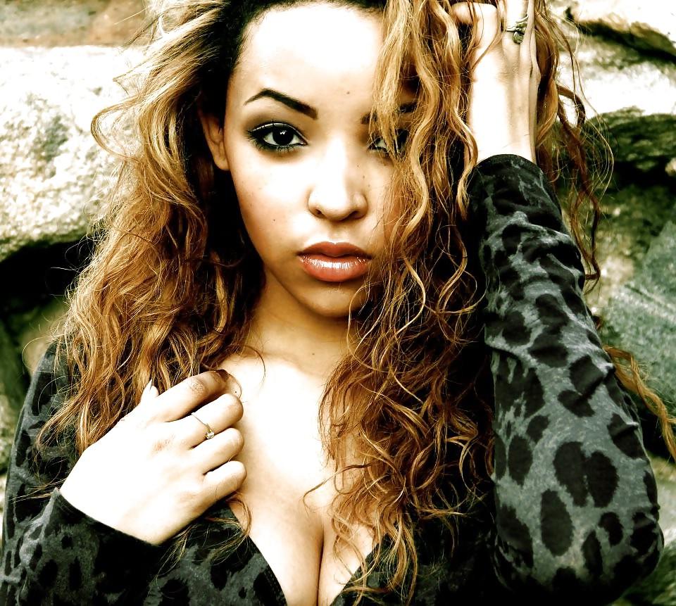 25P Tinashe (R&B singer)