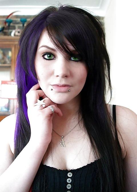 25P Hot Emo Girlfriends