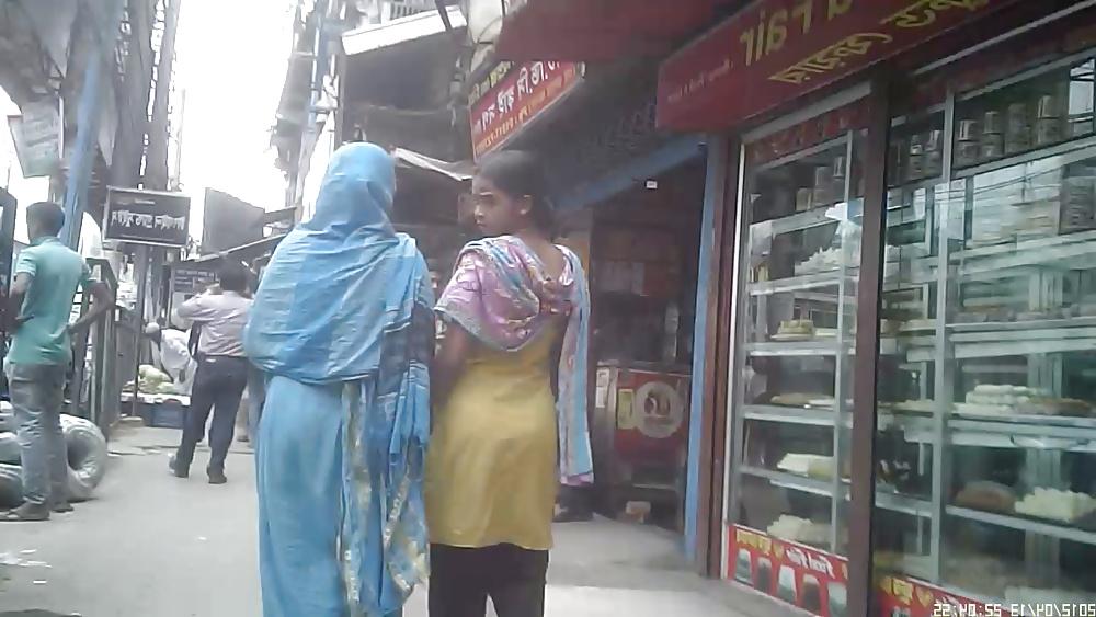 25P Bangladeshi Big Booty jiggling