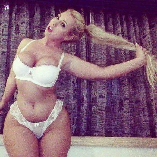 12P Non Nude Booty Pics