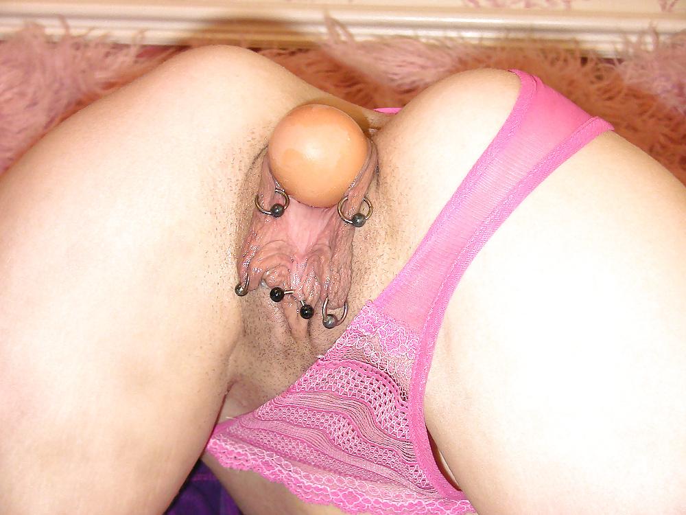 6P Tim201 Shaved pierced pussy as an Easter Egg dispenser