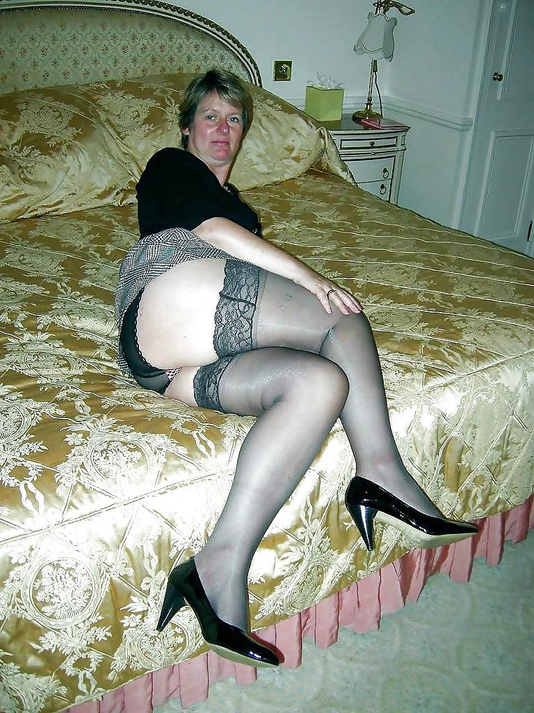 11P Mums in stockings