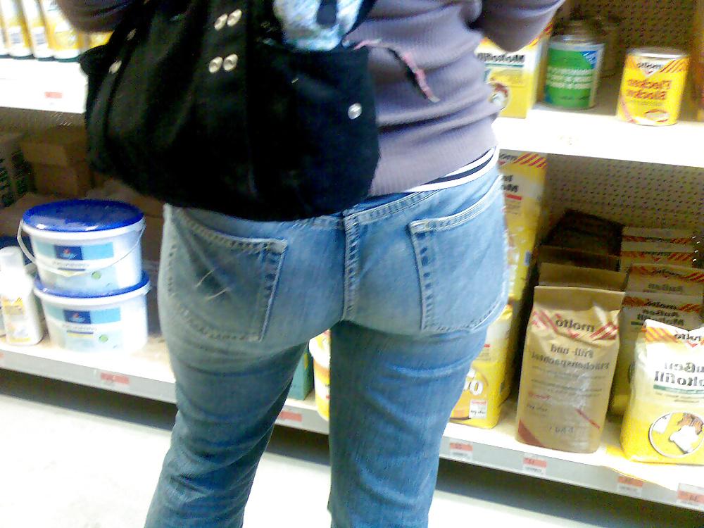 19P Swiss Candid Street Asses  2