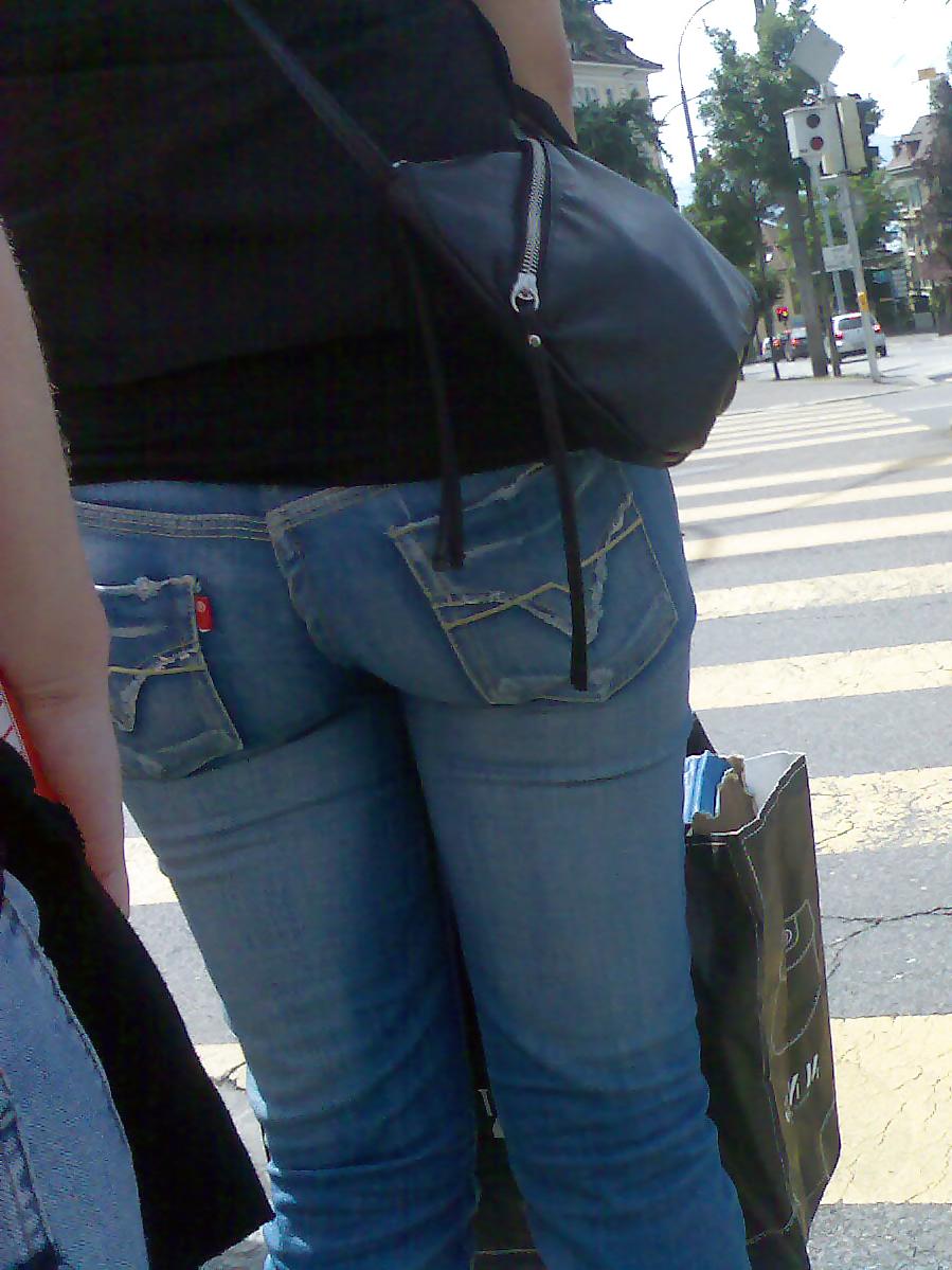 19P Swiss Candid Street Asses  2