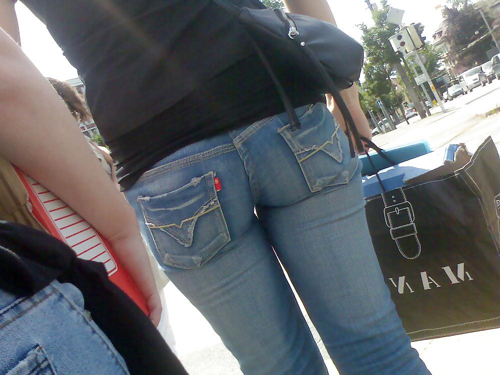 19P Swiss Candid Street Asses  2