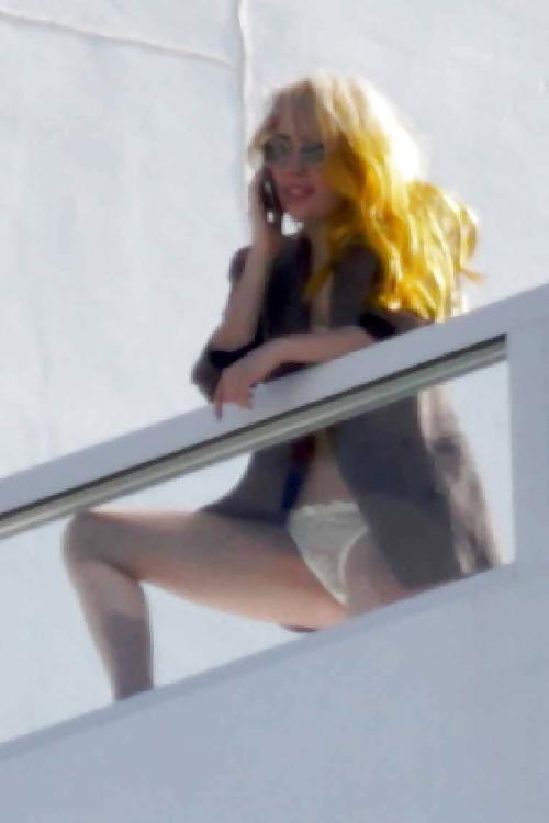 25P Celebrities Voyeur & Upskirts!