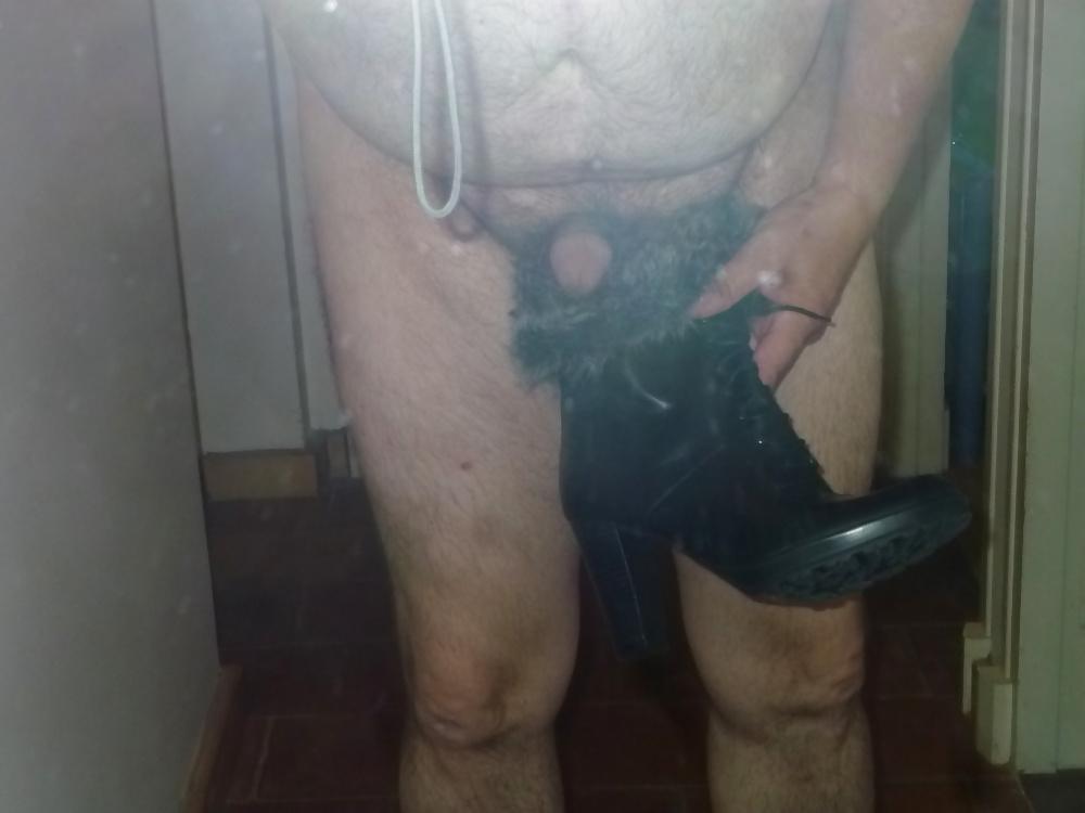 7P Gay boots fur