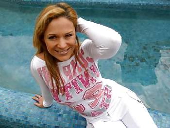 11P Michelle III - German Singer - Celeb - zum Vollwichsen