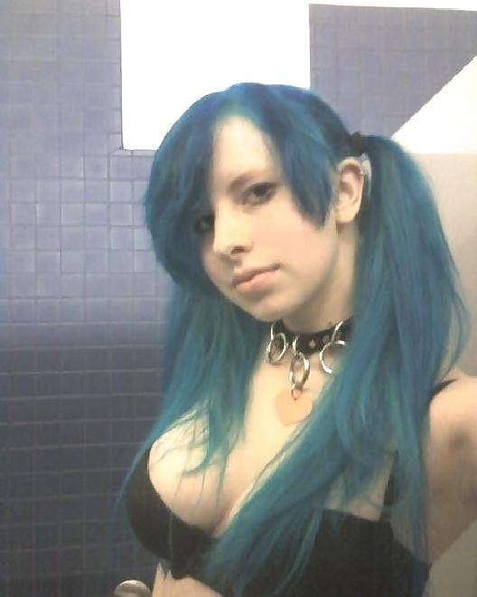 18P Hot EMO girl shows her perfect tits