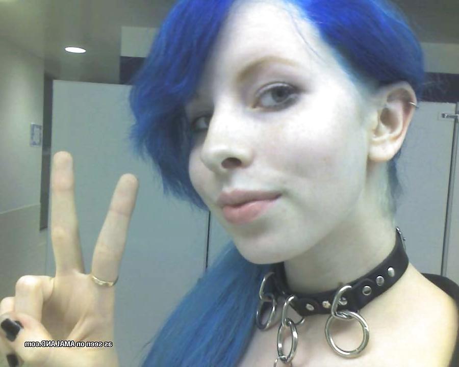 18P Hot EMO girl shows her perfect tits