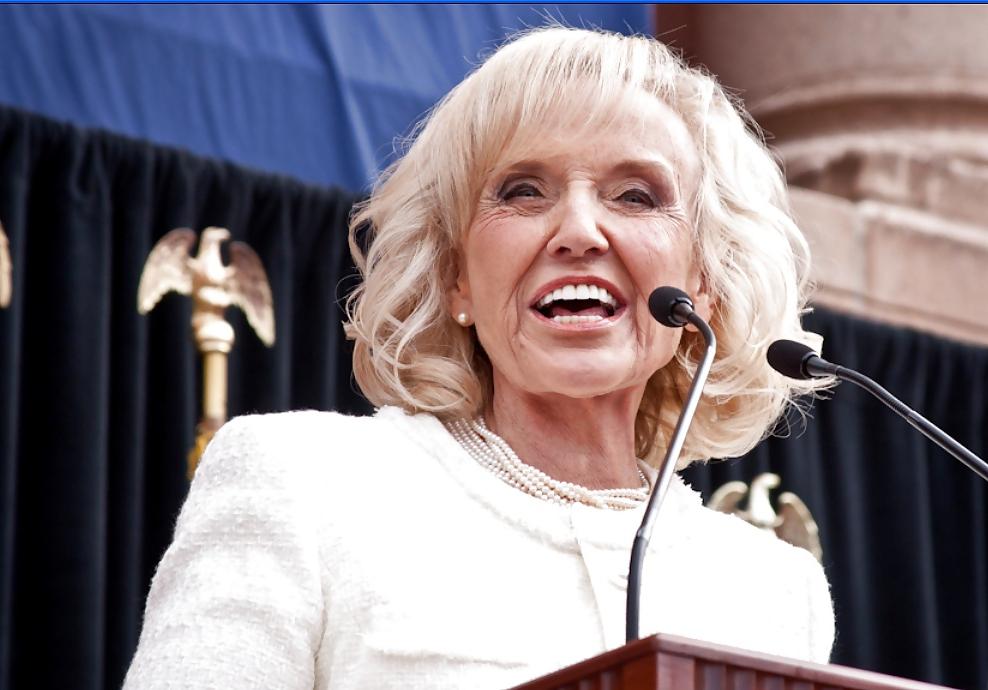 25P Love jerking off to older conservative women