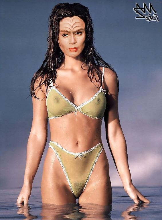 25P Scifi babes 3.