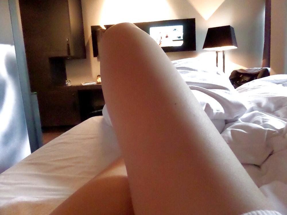 20P My sexy hot swinger girl offering her nude selfies