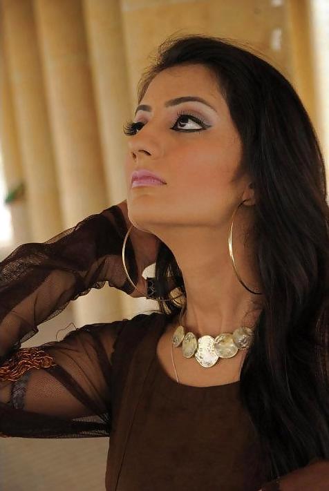 25P Sexy paki celebrities