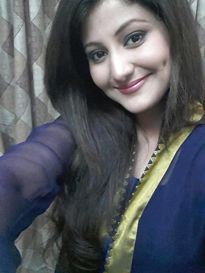 25P Sexy paki celebrities