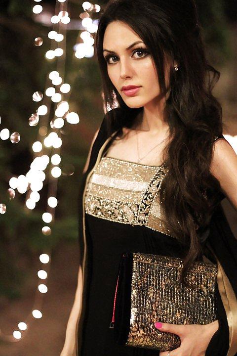 25P Sexy paki celebrities