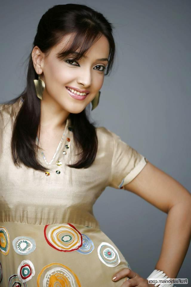 25P Sexy paki celebrities