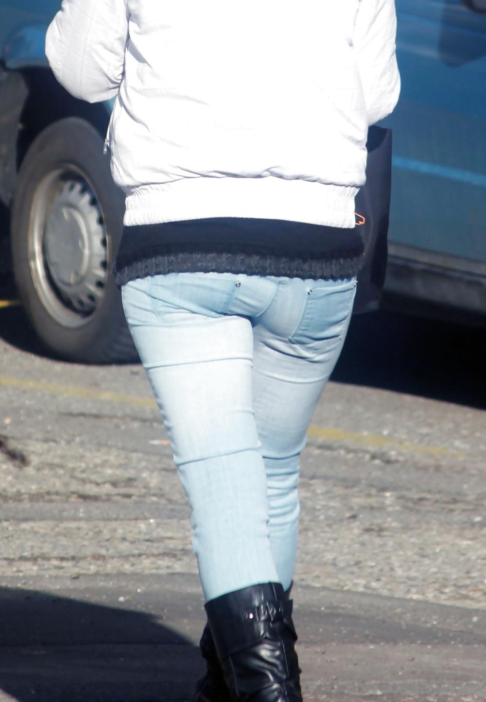 10P Candid ass street 4