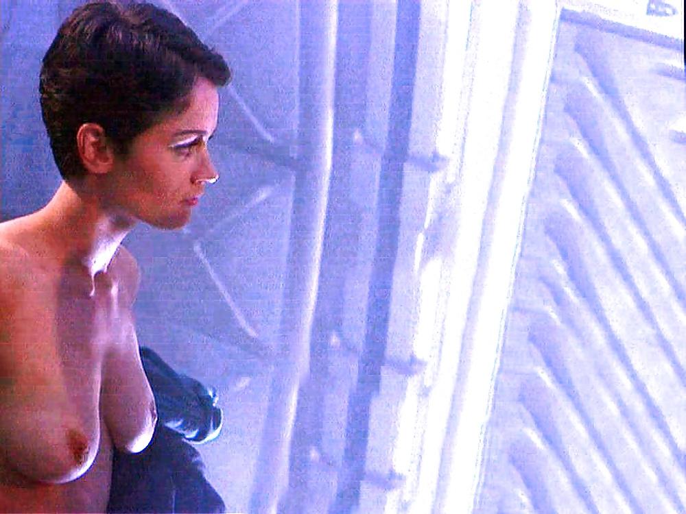 25P Robin tunney