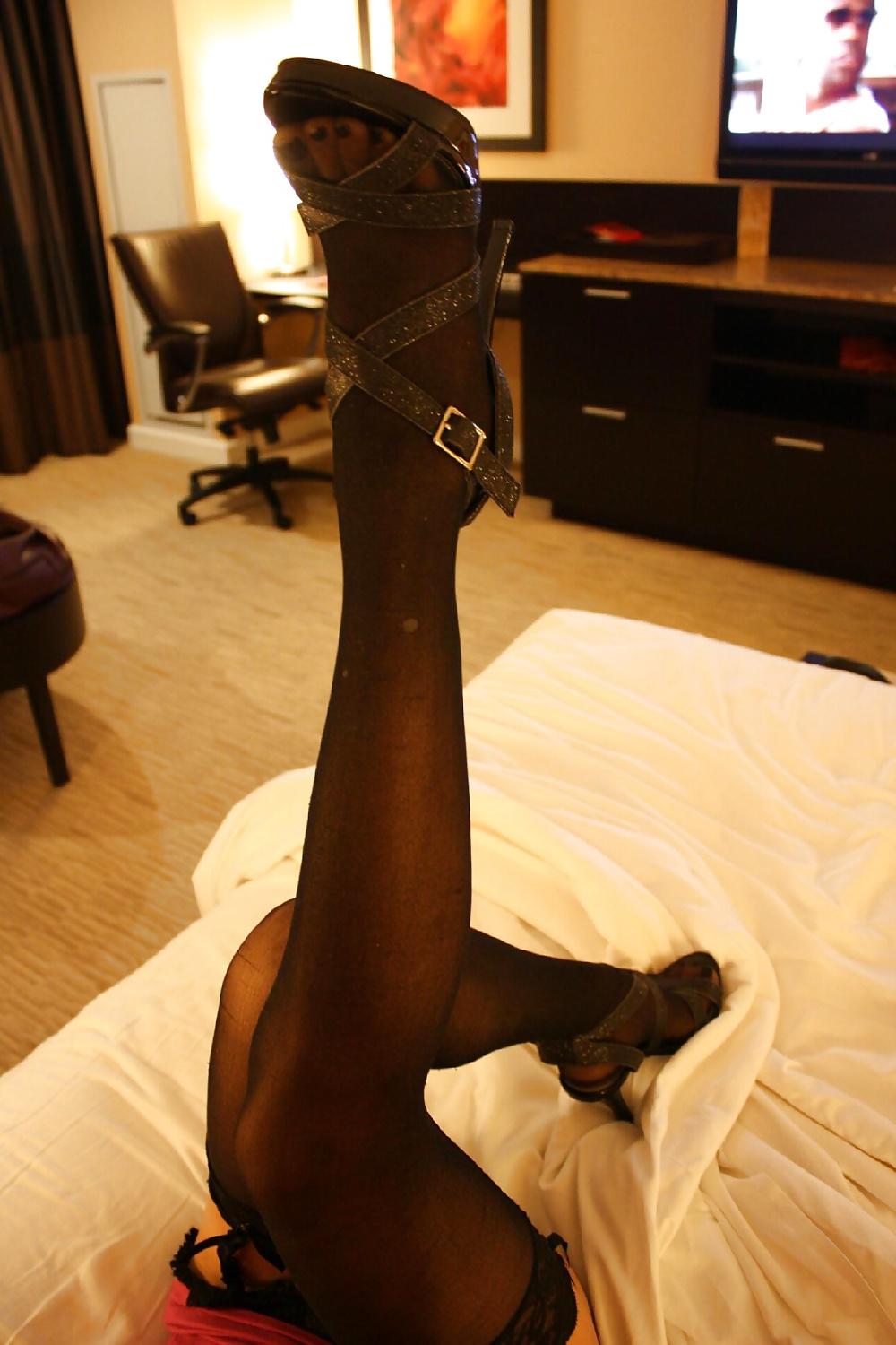 14P Sexy filipina in stockings